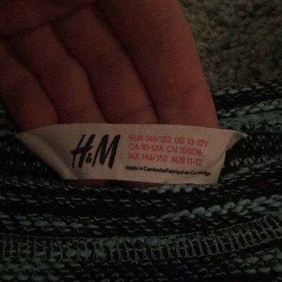 H&M kids sweater - Picture 2 of 2